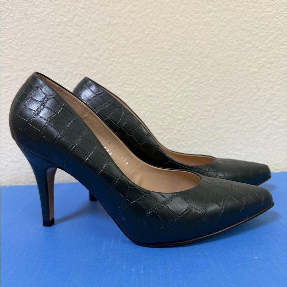 Andrea Classic Dark Green Croc-Embossed High Heel Pumps